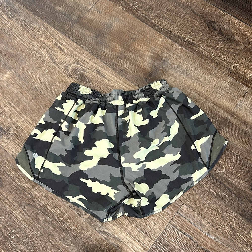 Lululemon Camo Hotty Hot Short 4-inch - Picture 7 of 12
